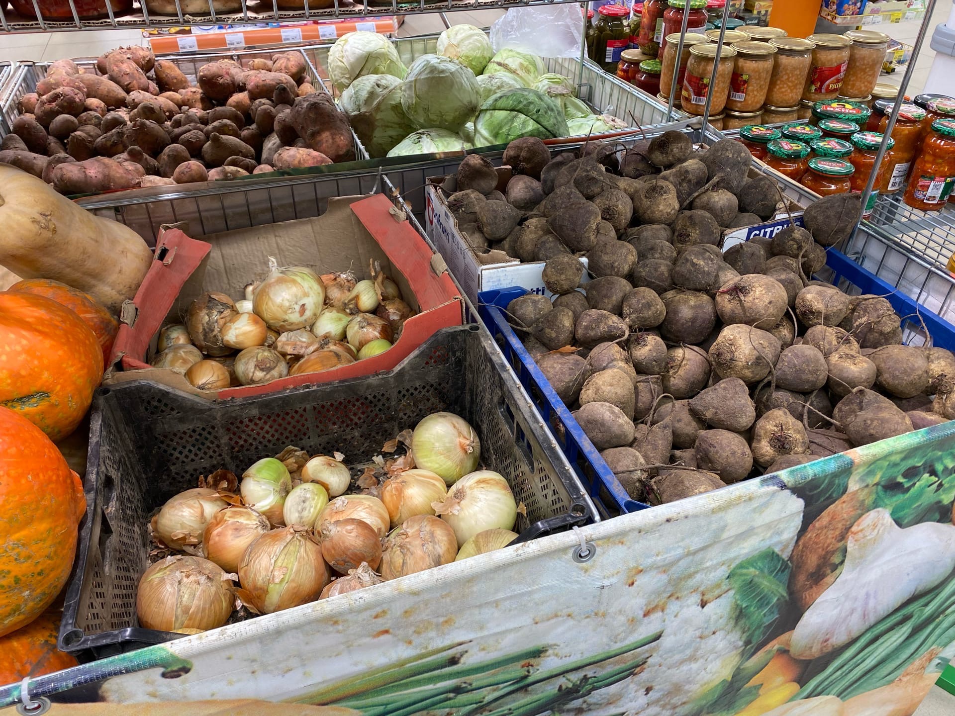 В Архангельской области цены на продукты из «борщевого набора» снижаются